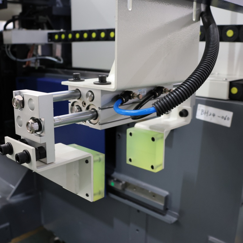 1500-3000W Zero Tailing Laser Tube Cutting Machine