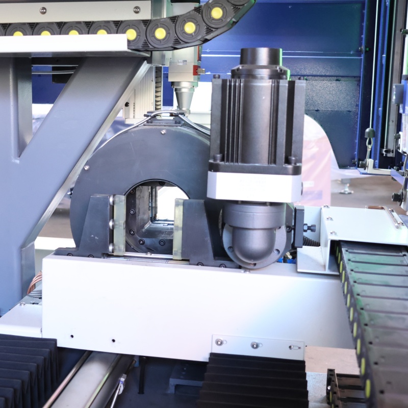 1500-3000W 3D Laser Tube Cutting Machine (Small Double Chuck Straight Cutting)